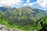 48 Il lungo impervio vallone salito con vista in Pes Gerna-Masoni